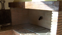 Particolare del piano di un barbecue realizzato dalla ditta Fratelli Giannini