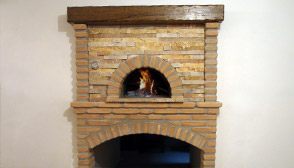 Forno a legno, modello ‘Cubo’, realizzato dalla ditta Fratelli Giannini