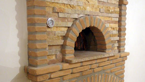 Forno a legno, modello ‘Cubo’, realizzato dalla ditta Fratelli Giannini